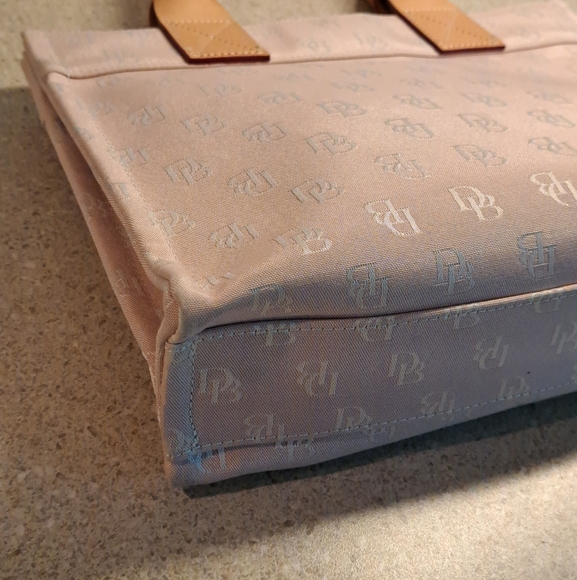 Dooney & Bourke Vintage Pink Signature Logo Small Tote Bag with Leather Handles - Picture 6 of 12